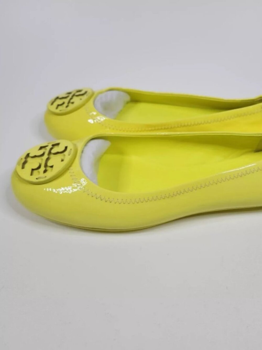 NWT Tory Burch Women's MINNIE TRAVEL BALLET FLAT with Leather Logo Yellow Neon